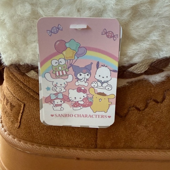 Hello Kitty Fur Boots - Picture 4 of 6